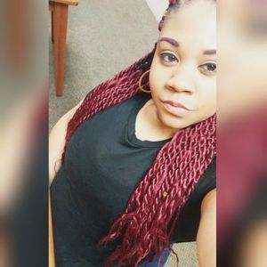 Meet your Posher, Derrika